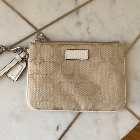 Coach wristlet NWOT - Picture 2 of 5